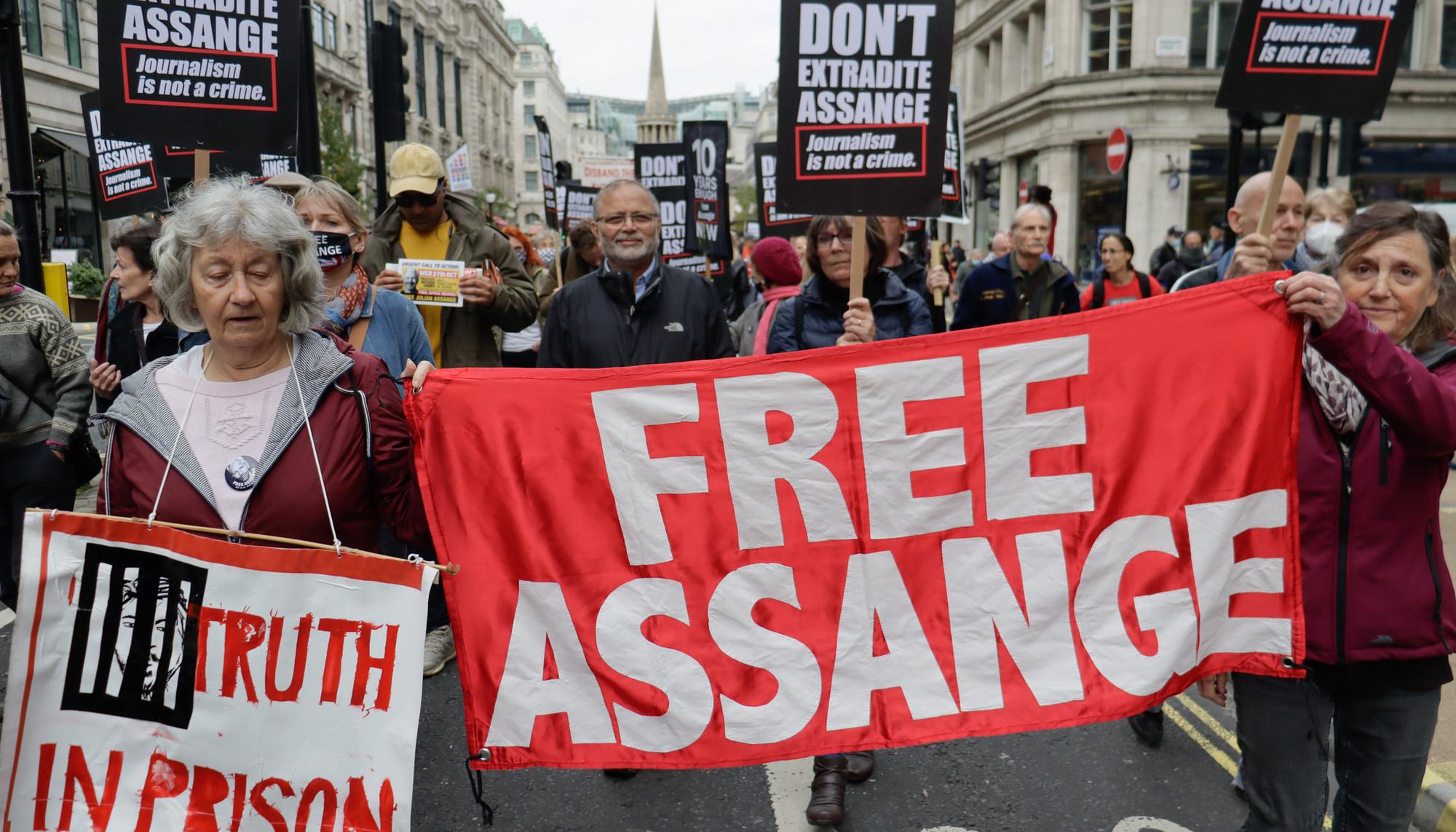 Mani apoyo Julian Assange